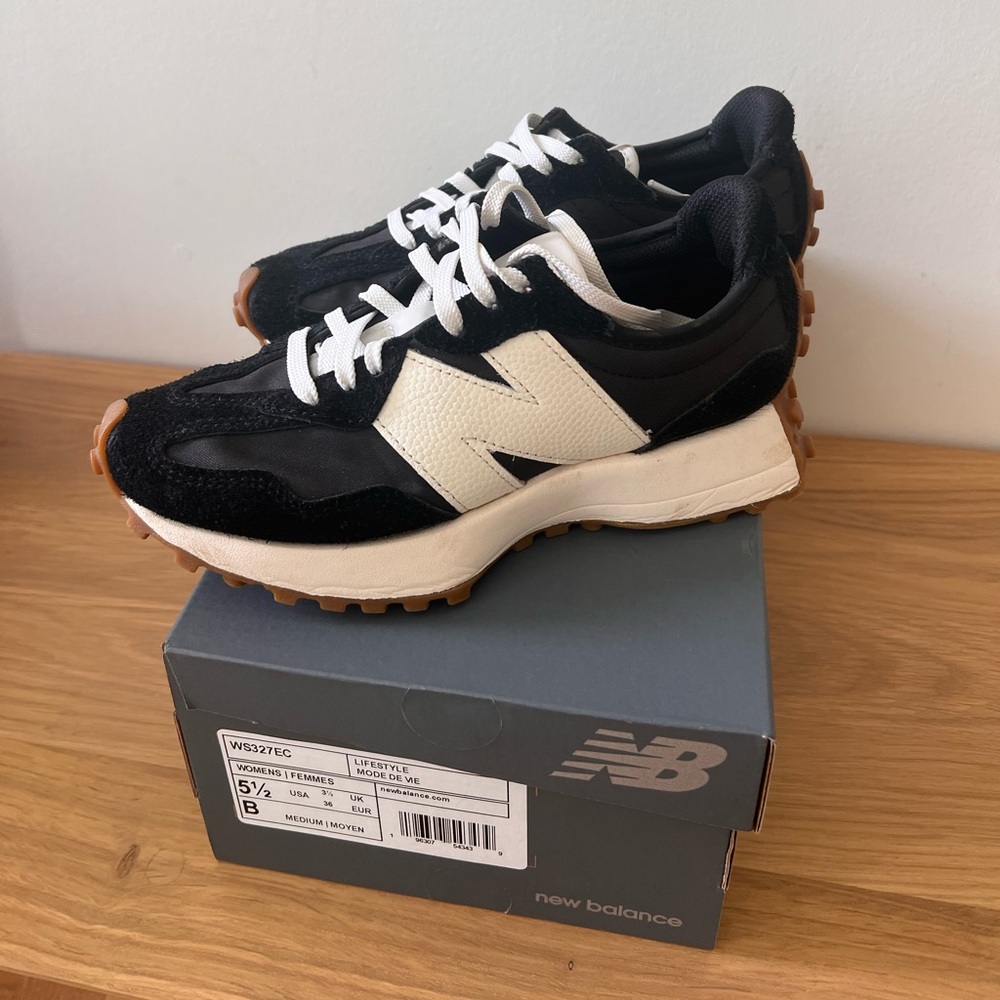Women’s new balance 327 size 5.5